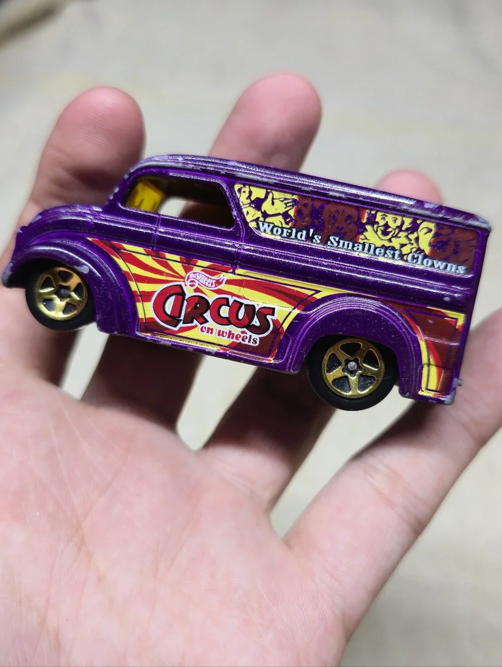 1997 Hot Wheels Dairy Delivery Purple Truck Circus On Wheels Series #028 Clowns